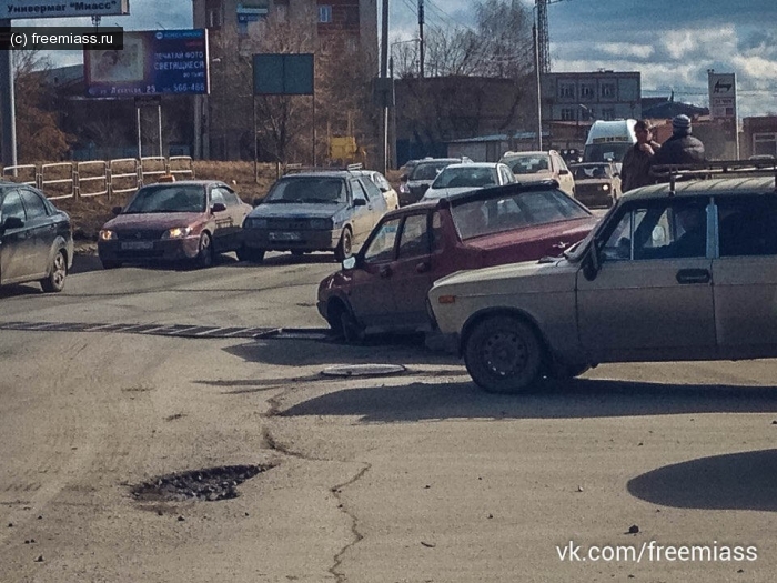 новости миасс, миасс ру, миасс онлайн, свободный миасс, новости миасс, провалился автомобиль, авто в миассе, перекресток комарово миасс